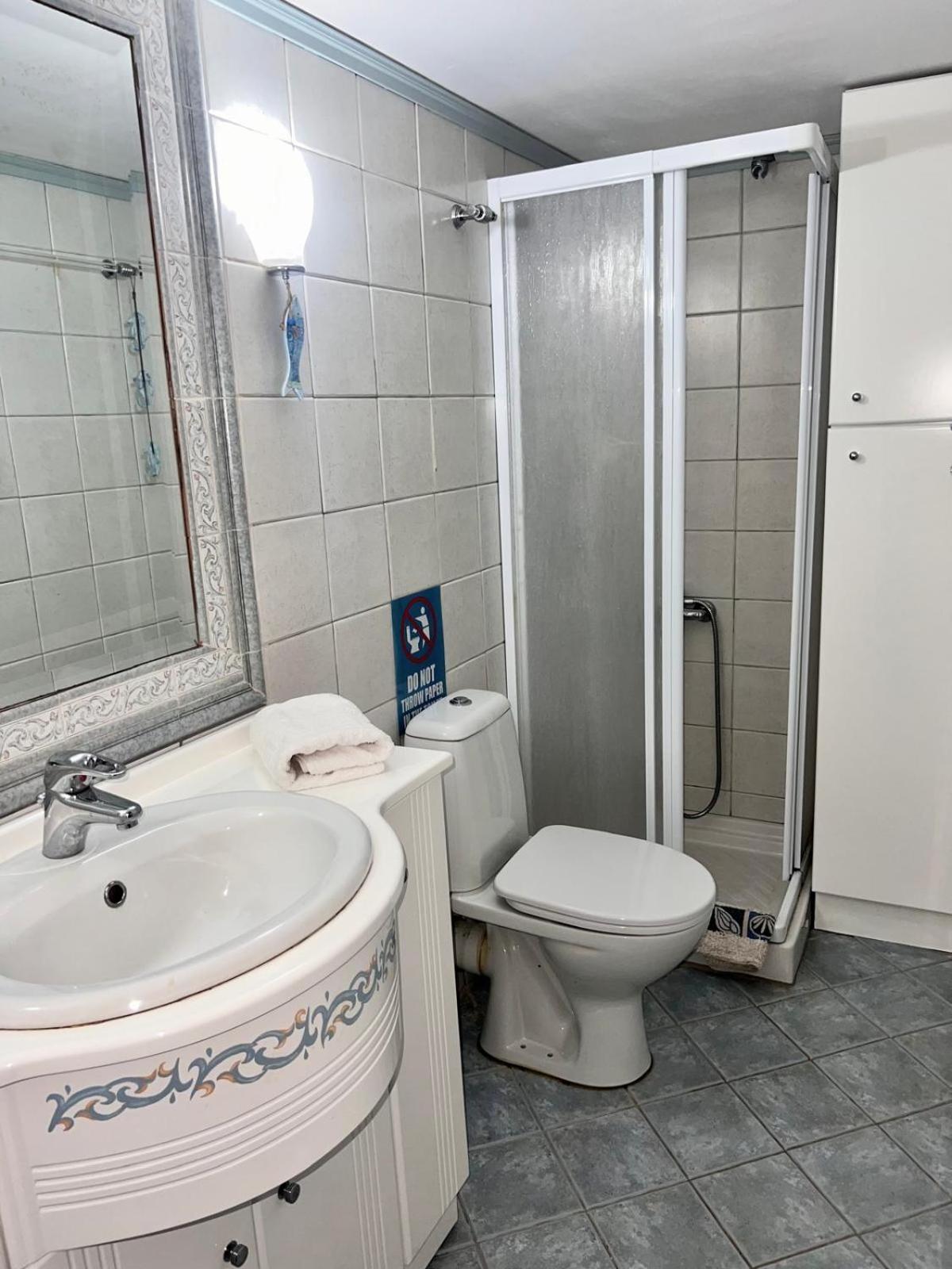 Alexjean House Apartment