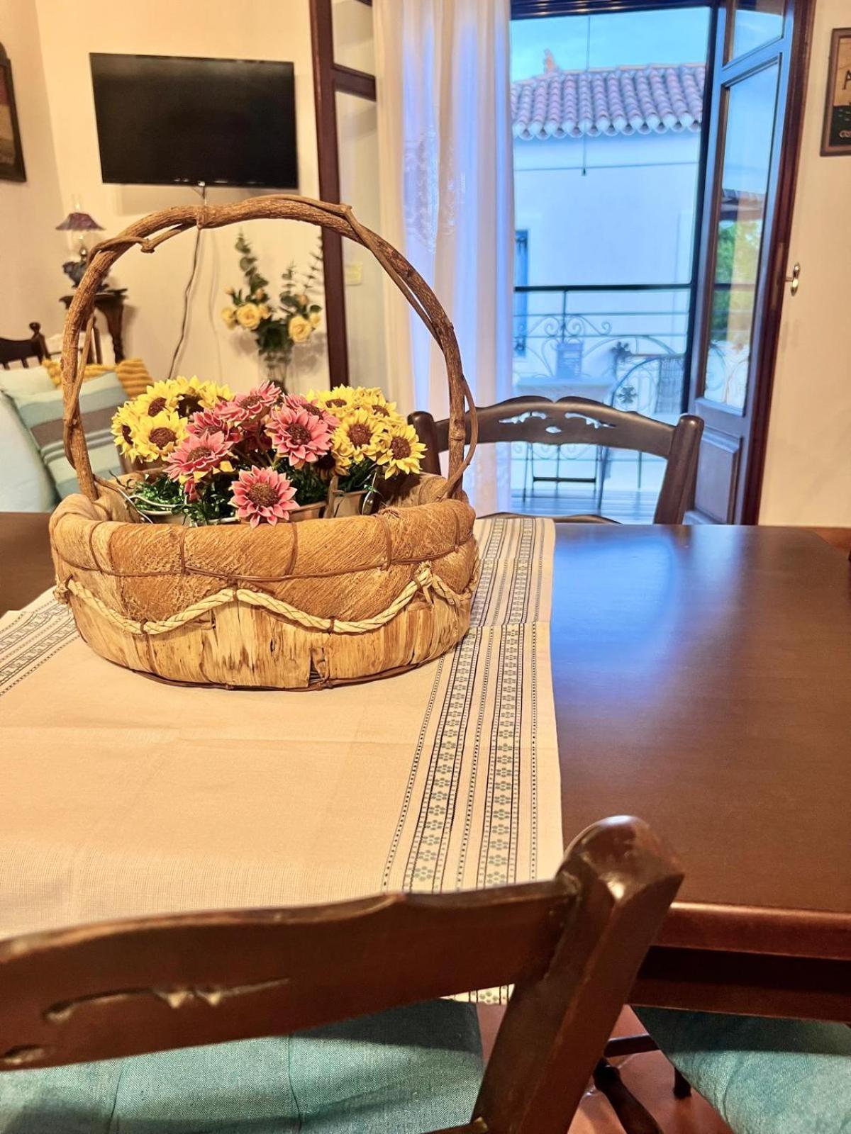 Alexjean House Apartment Ligoneri